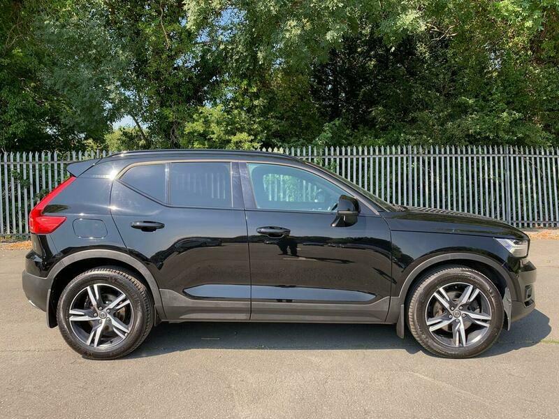 Volvo XC40 2.0 D3 R-design Black #4
