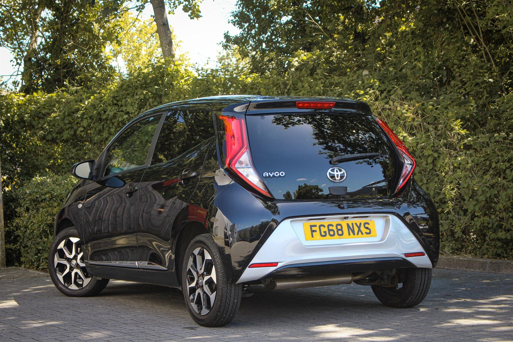 Toyota Aygo 1.0 Vvt-i X-plore Euro 6 FG68NXS Black #3