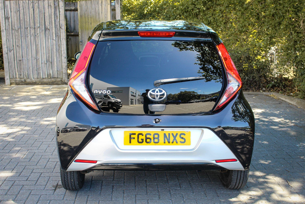 Toyota Aygo 1.0 Vvt-i X-plore Euro 6 FG68NXS Black #5