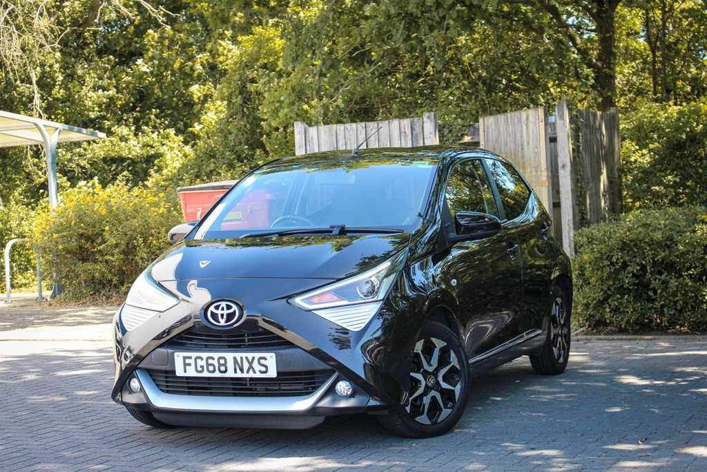 Toyota Aygo 1.0 Vvt-i X-plore Euro 6 FG68NXS Black #2