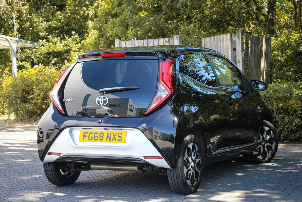 Toyota Aygo 1.0 Vvt-i X-plore Euro 6 FG68NXS Black #4