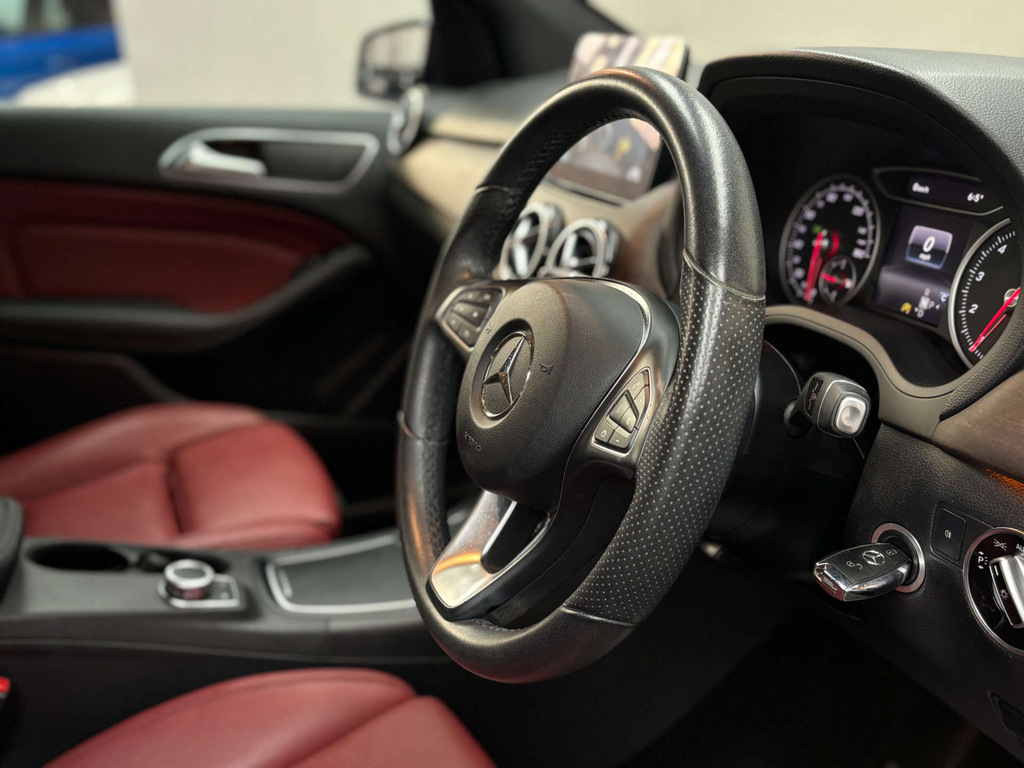 Mercedes-Benz B Class Hatchback Silver #31