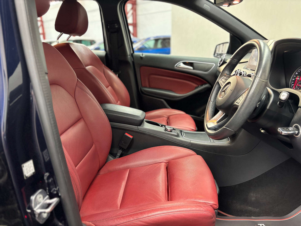 Mercedes-Benz B Class Hatchback Silver #33