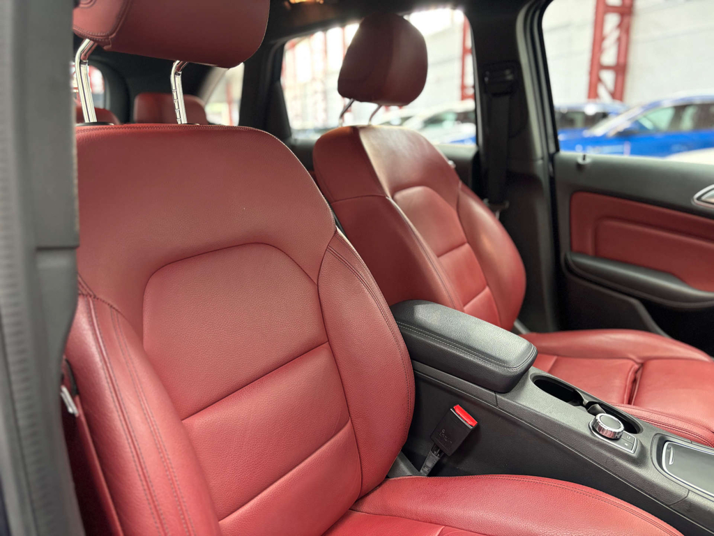 Mercedes-Benz B Class Hatchback Silver #34