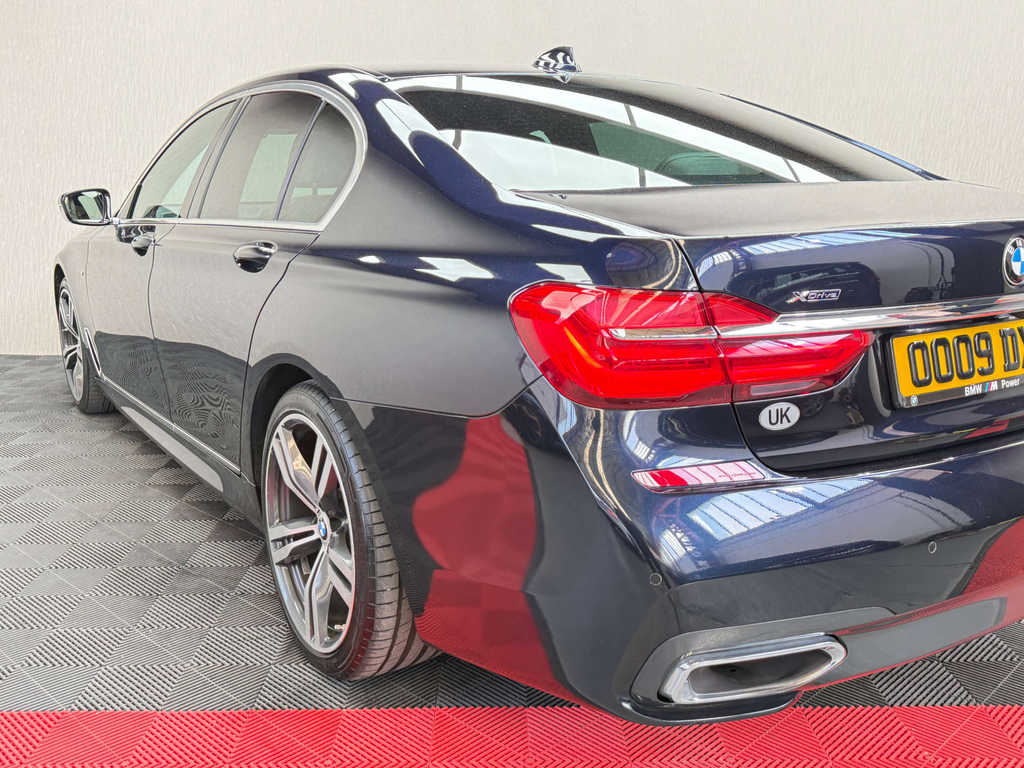 BMW 7 Series M Sport Black #26