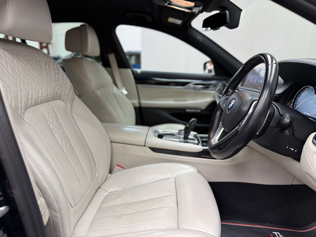 BMW 7 Series M Sport Black #35