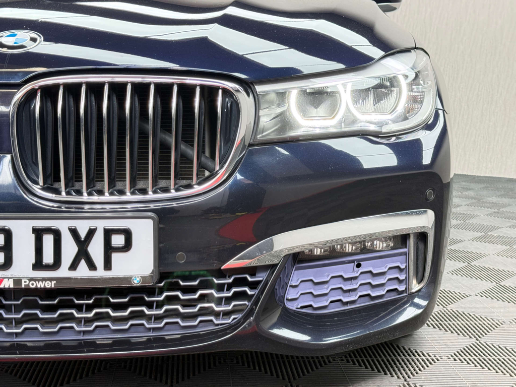 BMW 7 Series M Sport Black #18