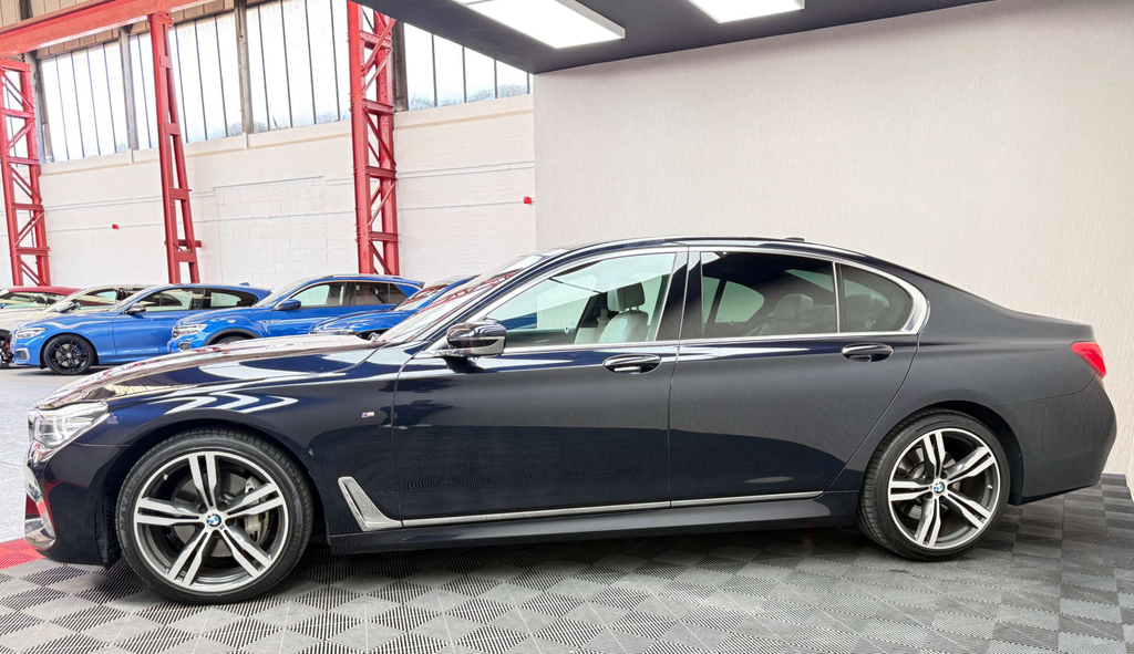 BMW 7 Series M Sport Black #8