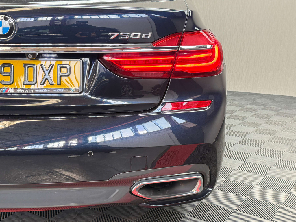 BMW 7 Series M Sport Black #30