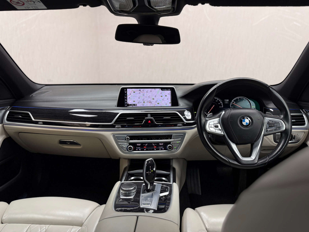BMW 7 Series M Sport Black #34