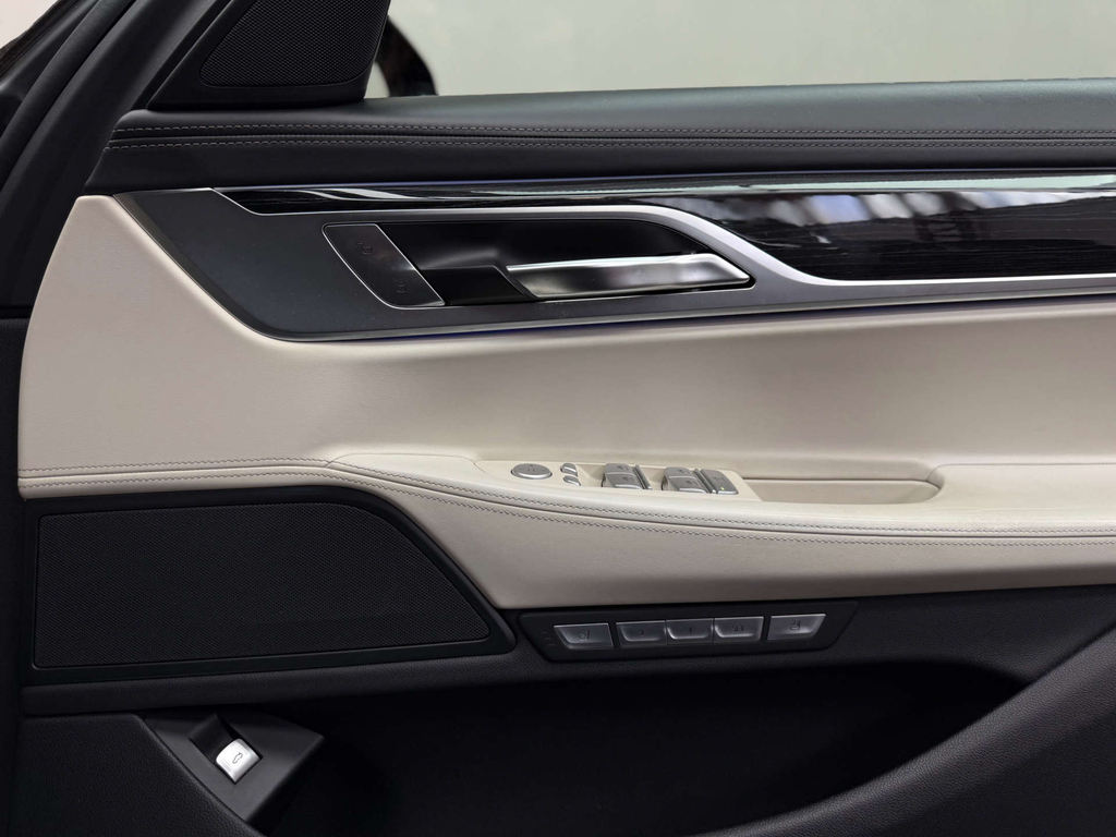 BMW 7 Series M Sport Black #61