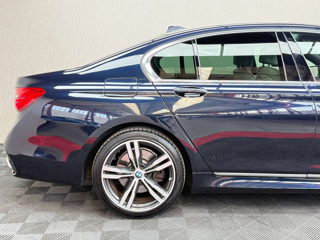 BMW 7 Series M Sport Black #15