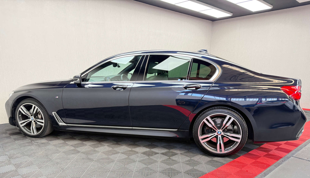 BMW 7 Series M Sport Black #25