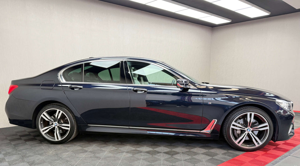 BMW 7 Series M Sport Black #9
