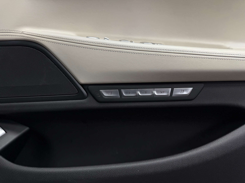 BMW 7 Series M Sport Black #38