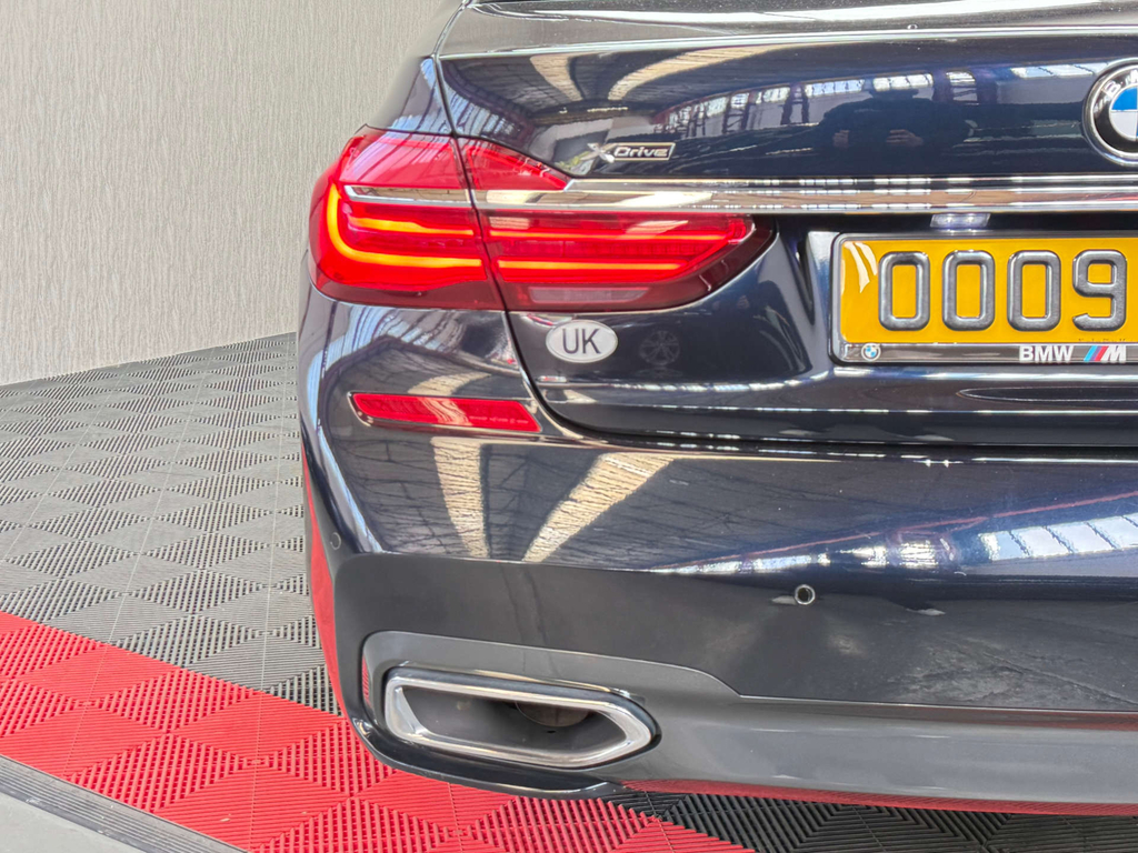 BMW 7 Series M Sport Black #29
