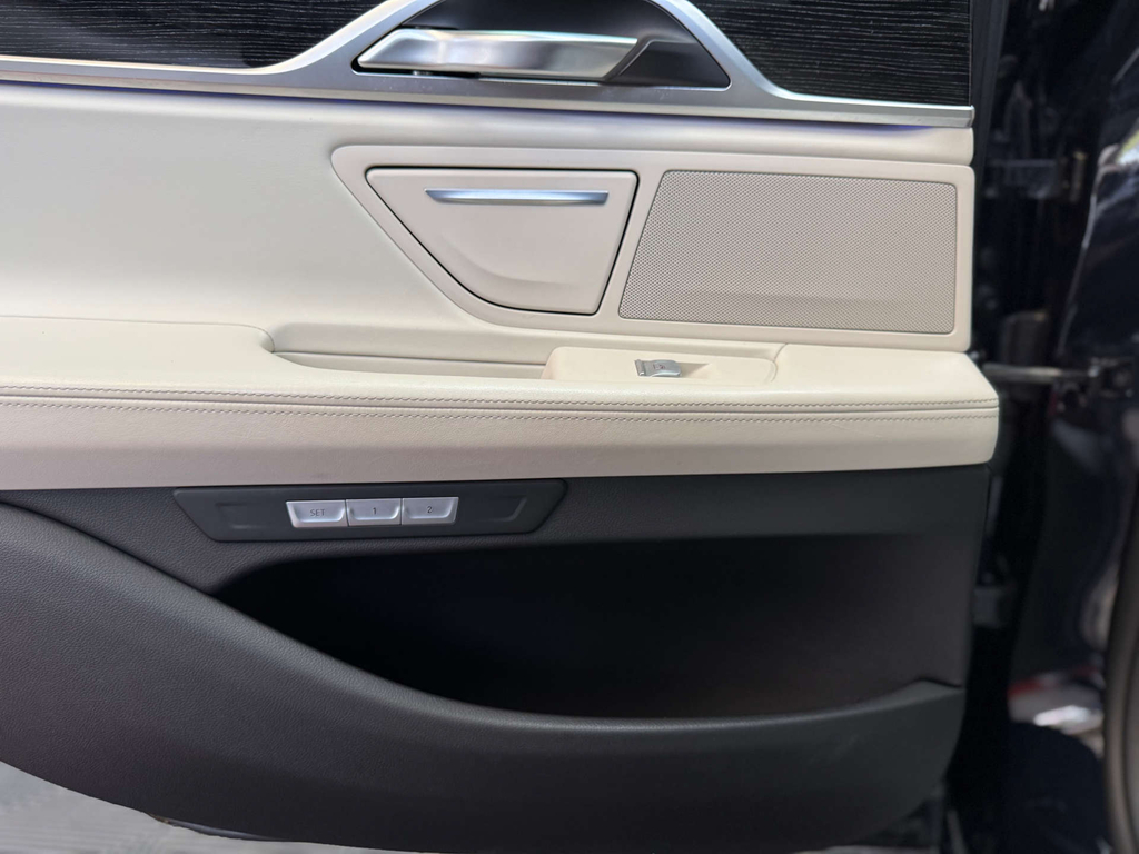 BMW 7 Series M Sport Black #41