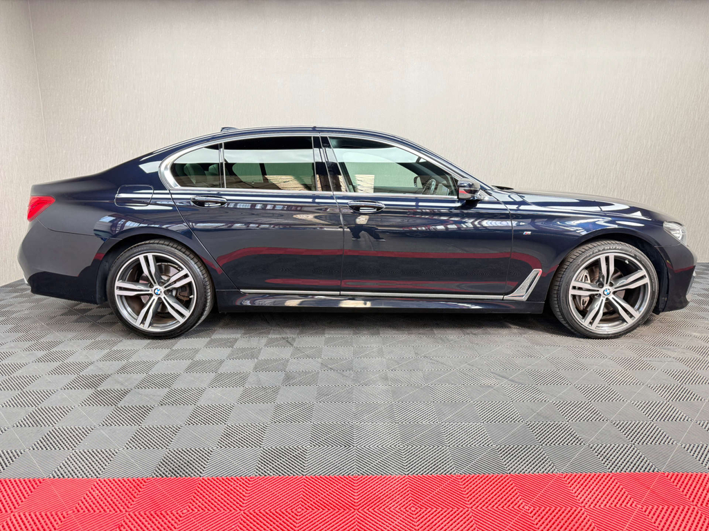 BMW 7 Series M Sport Black #14