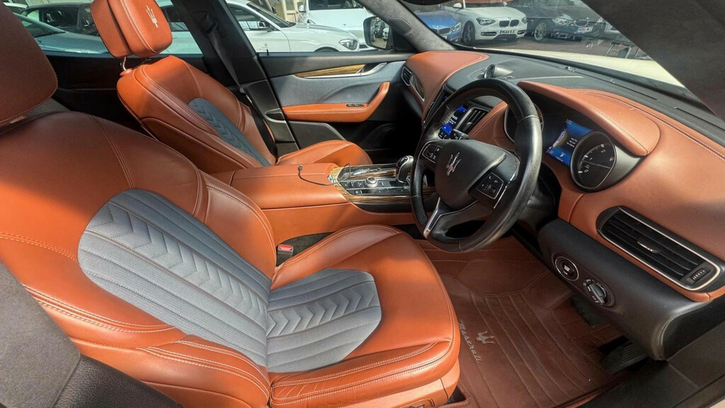 Maserati Levante D V6  #9