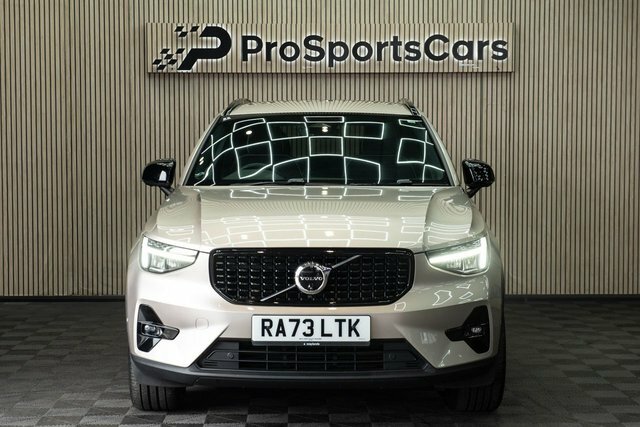 Volvo XC40 2.0 B4 Mhev Plus Dark Suv Hybrid Dct Au RA73LTK Gold #3