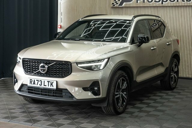 Volvo XC40 2.0 B4 Mhev Plus Dark Suv Hybrid Dct Au RA73LTK Gold #4