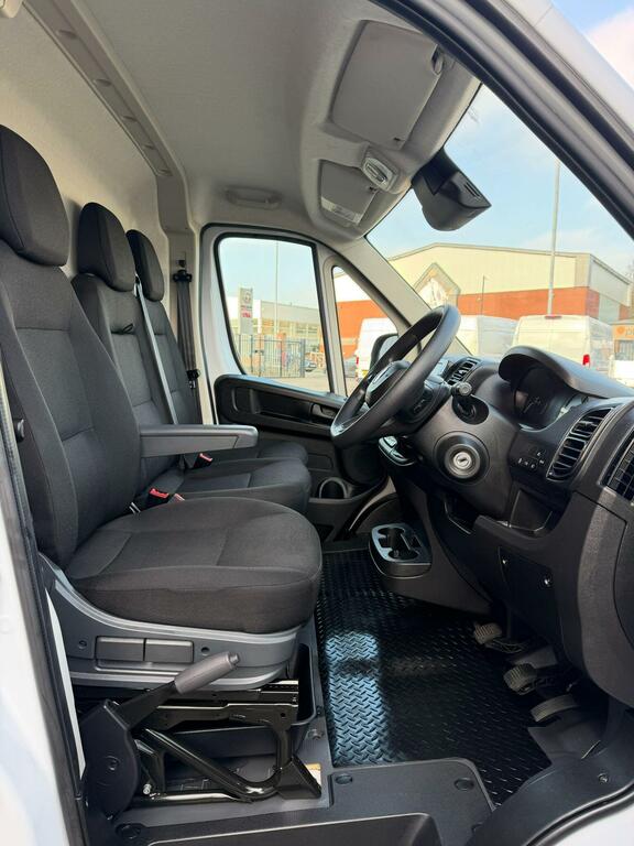 Vauxhall Movano 2.2L Prime White #10