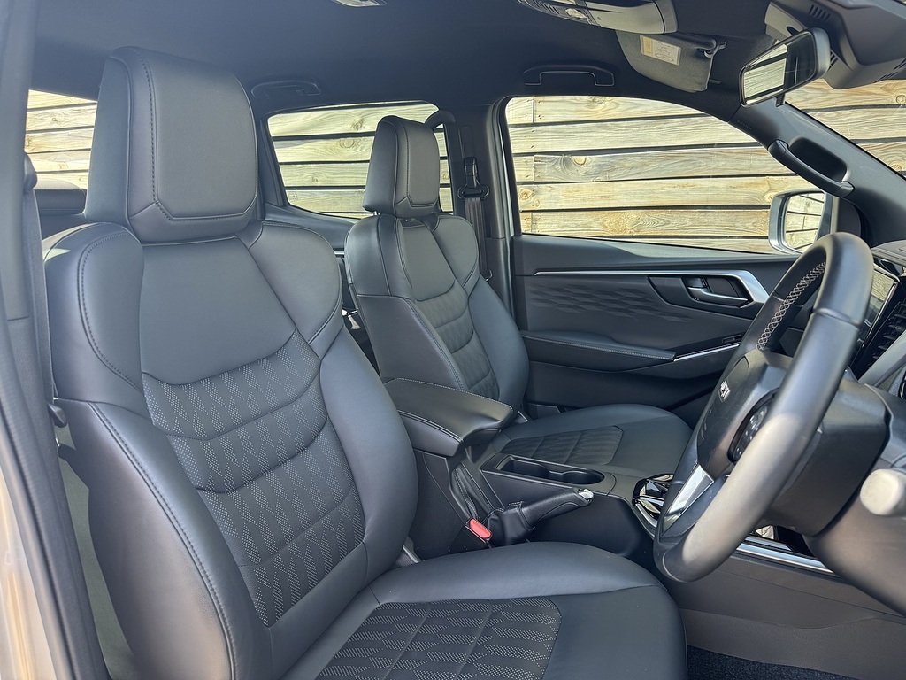 Isuzu D-Max Dl40 Dcb AY25UUX Silver #4