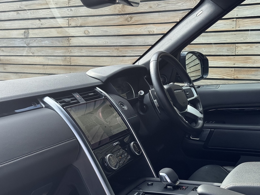 Land Rover Discovery 2017 Black #34