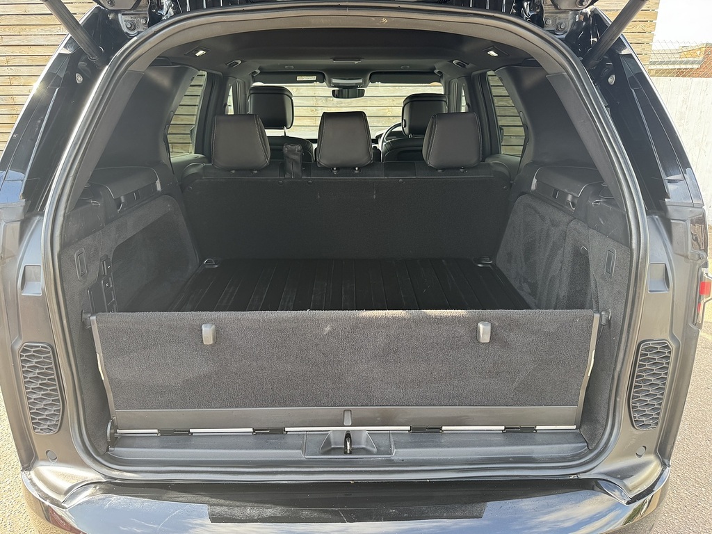 Land Rover Discovery 2017 Black #31