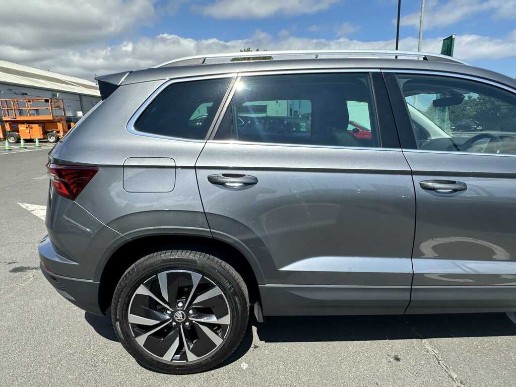 Skoda Karoq Suv 1.5 Tsi 150Ps Sportline Act Dsg Black #25