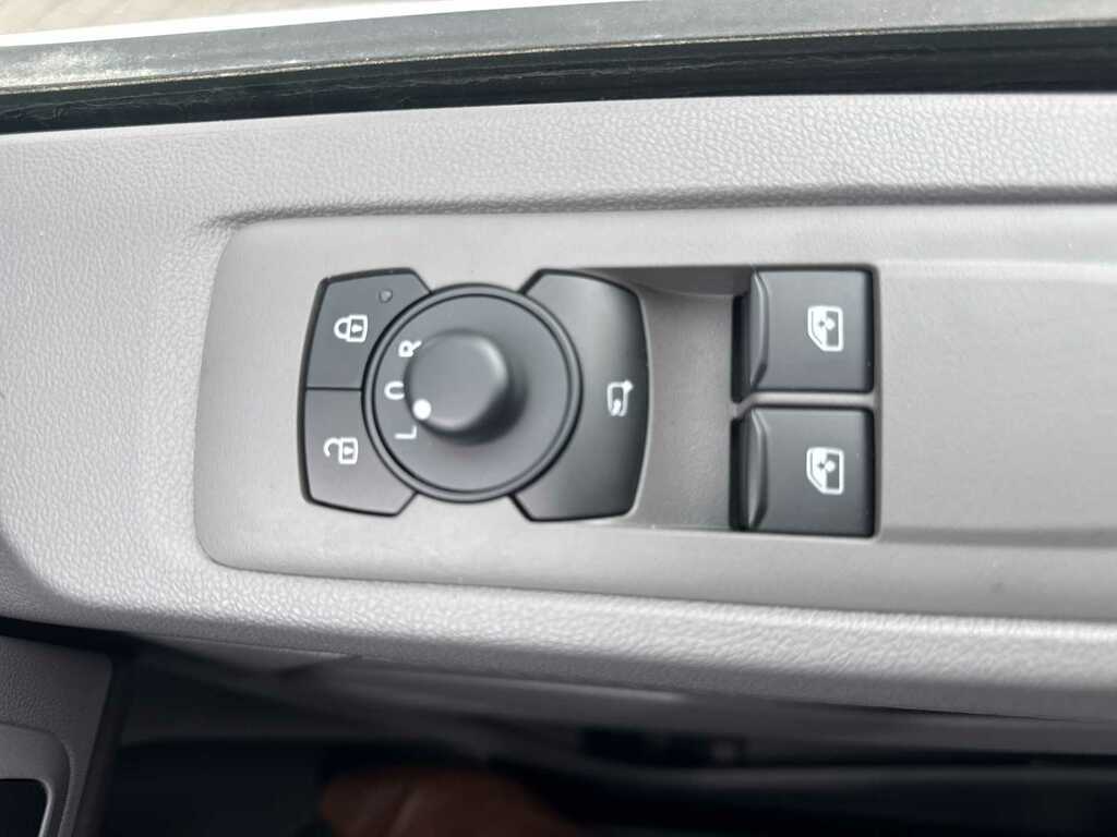 Volkswagen Transporter 2.0 Tdi 150Ps Commerce Pro Van Panel Van #9