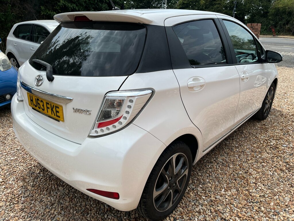 Toyota Yaris 1.33 Dual Vvt-i Trend Hatchback White #4