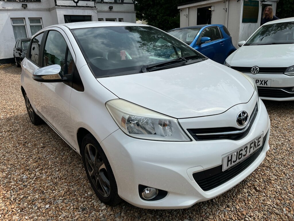 Toyota Yaris 1.33 Dual Vvt-i Trend Hatchback White #3