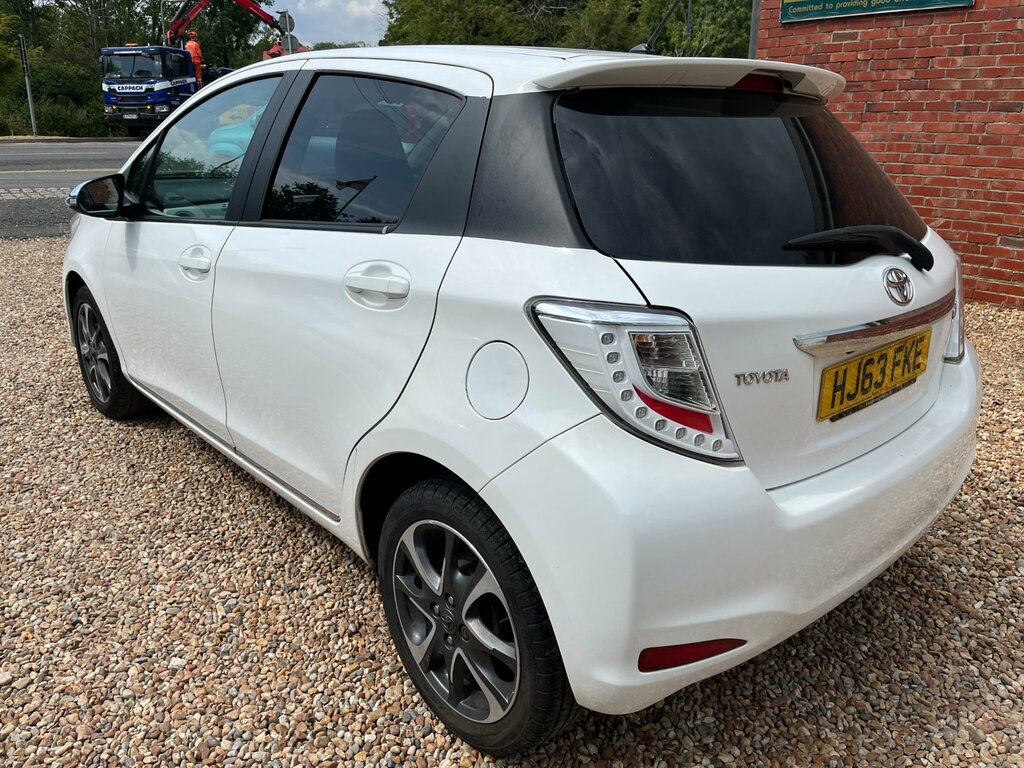 Toyota Yaris 1.33 Dual Vvt-i Trend Hatchback White #6