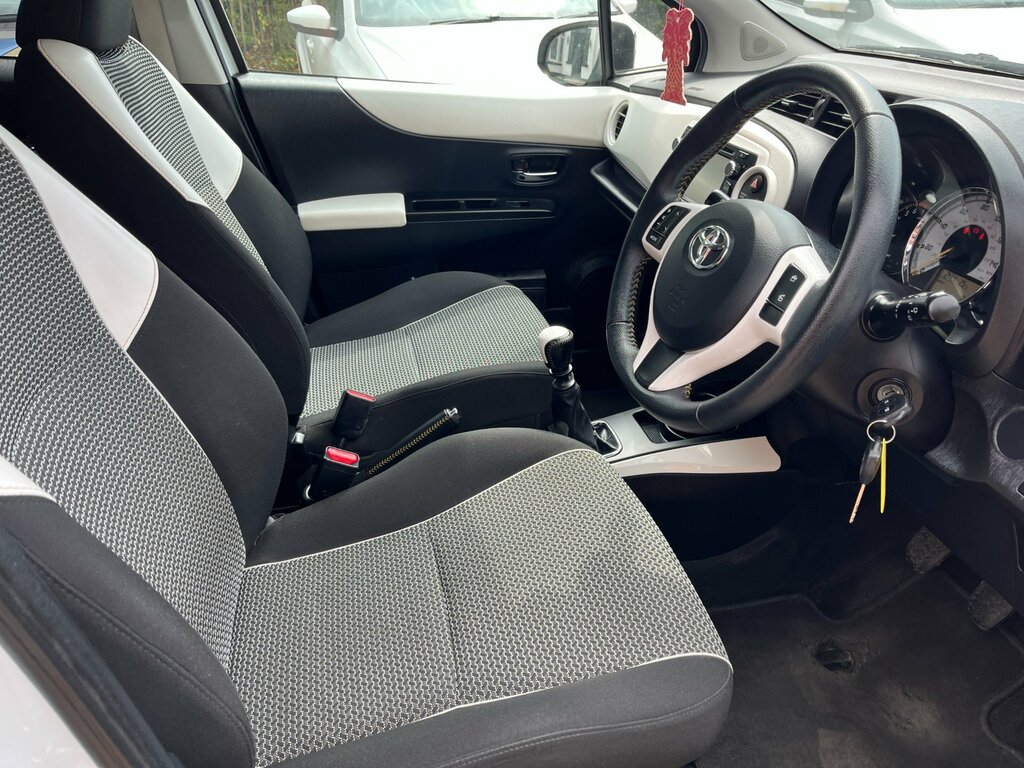 Toyota Yaris 1.3 Automatic Silver #8