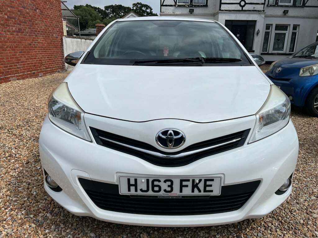 Toyota Yaris 1.33 Dual Vvt-i Trend Hatchback White #2