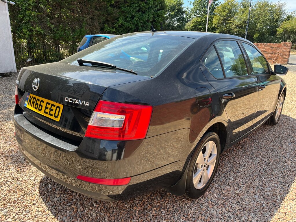 Skoda Octavia 1.4 Tsi Se L Hatchback Euro 6 S KR66EEO Black #4