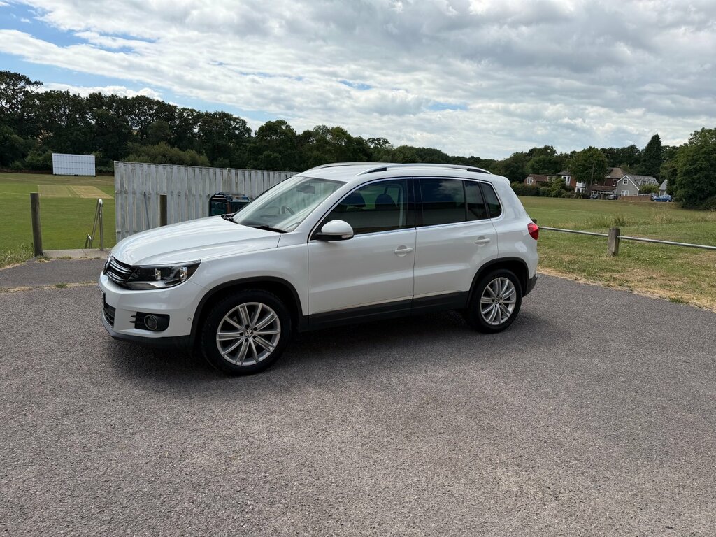Volkswagen Tiguan 2.0 Tdi Bluemotion Tech Match Edition Suv Dies CE16FOJ White #4
