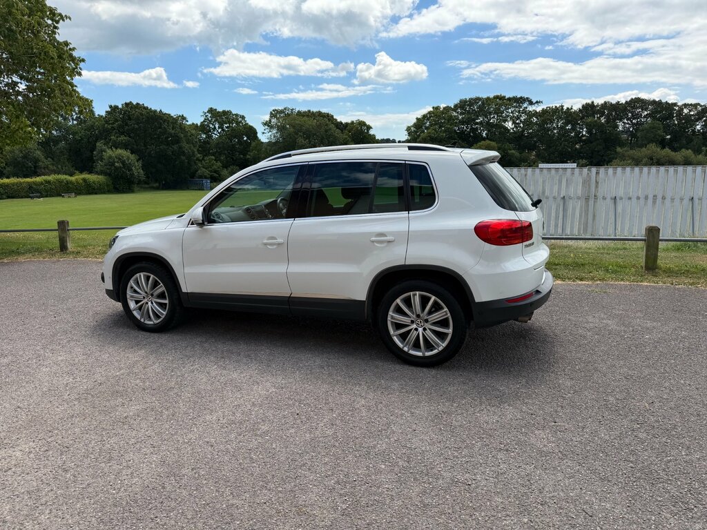 Volkswagen Tiguan 2.0 Tdi Bluemotion Tech Match Edition Suv Dies CE16FOJ White #5