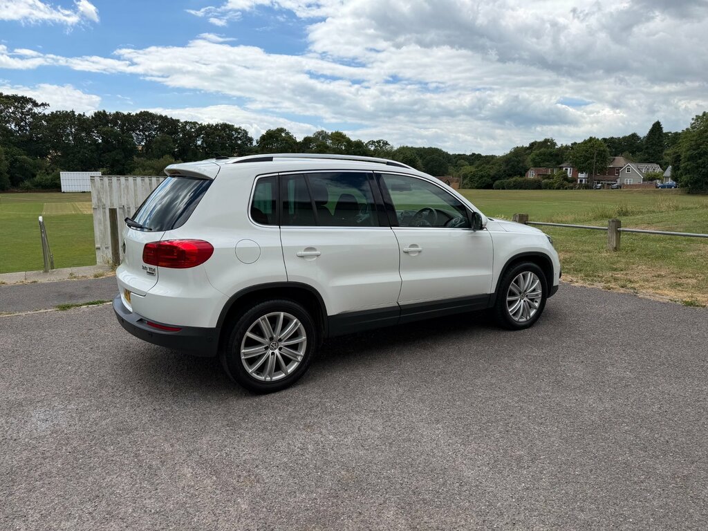 Volkswagen Tiguan 2.0 Tdi Bluemotion Tech Match Edition Suv Dies CE16FOJ White #3