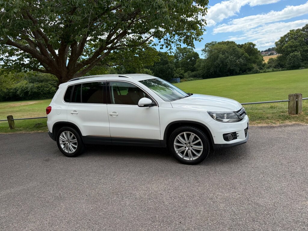 Volkswagen Tiguan 2.0 Tdi Bluemotion Tech Match Edition Suv Dies CE16FOJ White #2