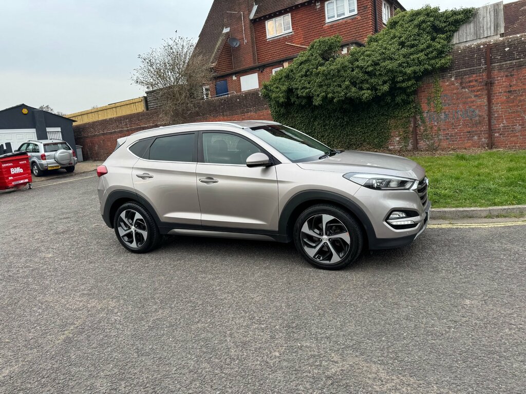 Hyundai Tucson 1.7 Crdi Blue Drive Premium Suv Dct Eur White