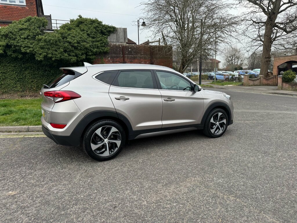 Hyundai Tucson 1.7 Crdi Blue Drive Premium Suv Dct Eur White #3