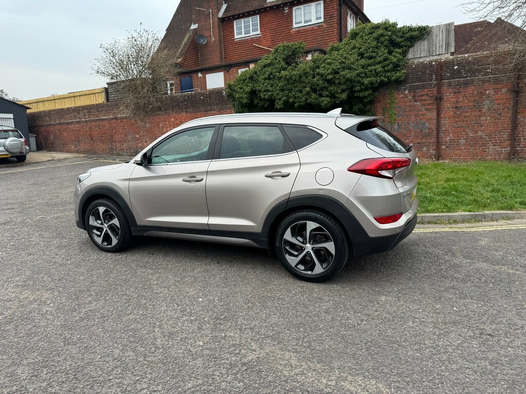 Hyundai Tucson 1.7 Crdi Blue Drive Premium Suv Dct Eur White #6