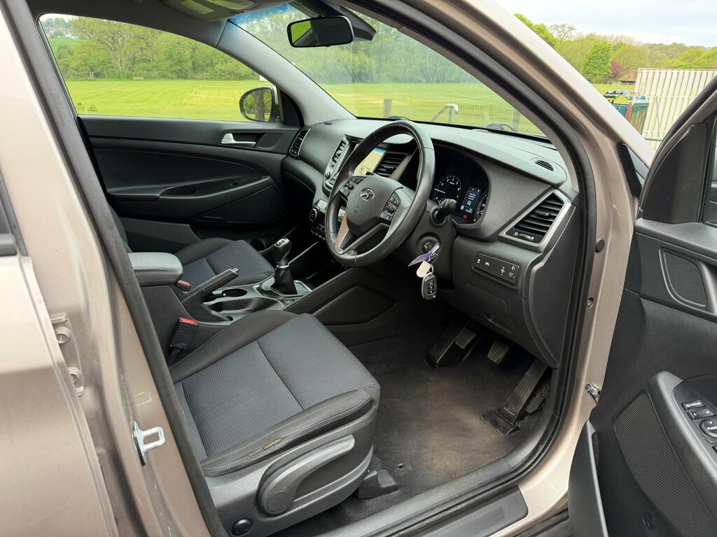 Hyundai Tucson 1.7 Crdi Blue Drive Se Suv Euro Beige #3