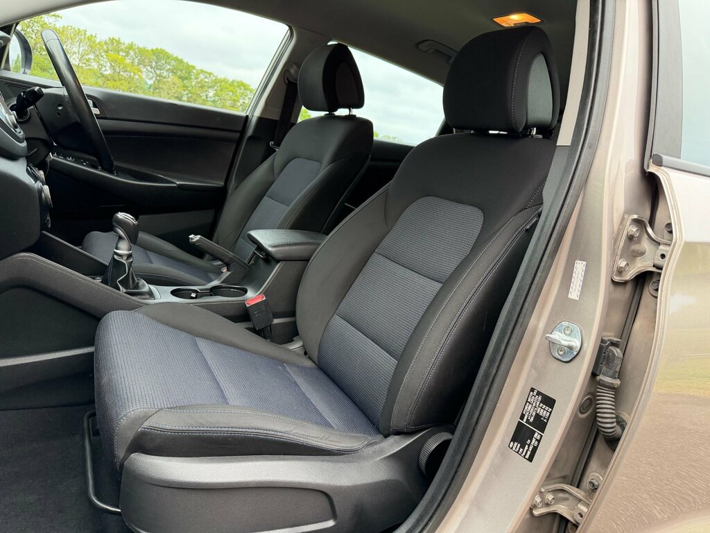 Hyundai Tucson Crdi Premium Se Beige #8