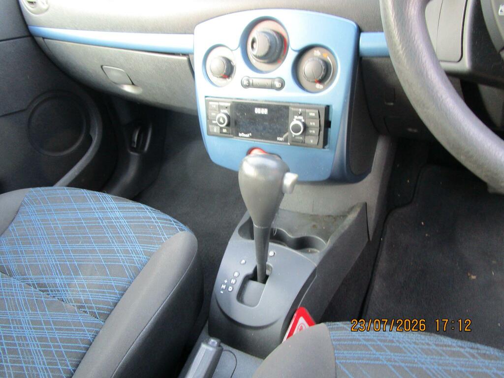 Renault Clio 1.2 16V Extreme Hatchback Black #8