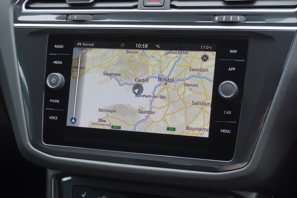 Volkswagen Tiguan 1.5 Tsi R-line Dsg Euro 6 Ss Black #4