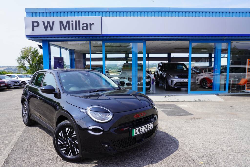 Fiat 600e 54Kwh Red Black