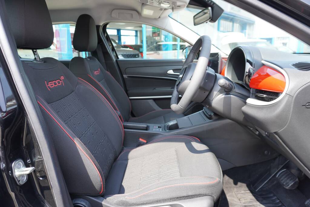 Fiat 600e 54Kwh Red Black #4